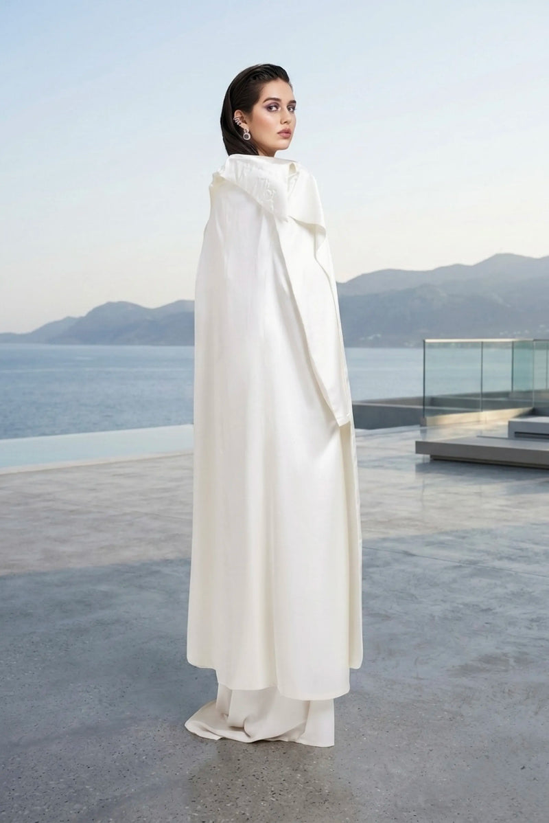 Trench coat in ivory