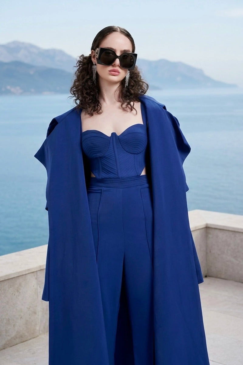 Trench coat in cobalt