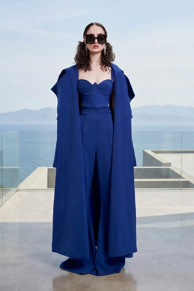 Trench coat in cobalt