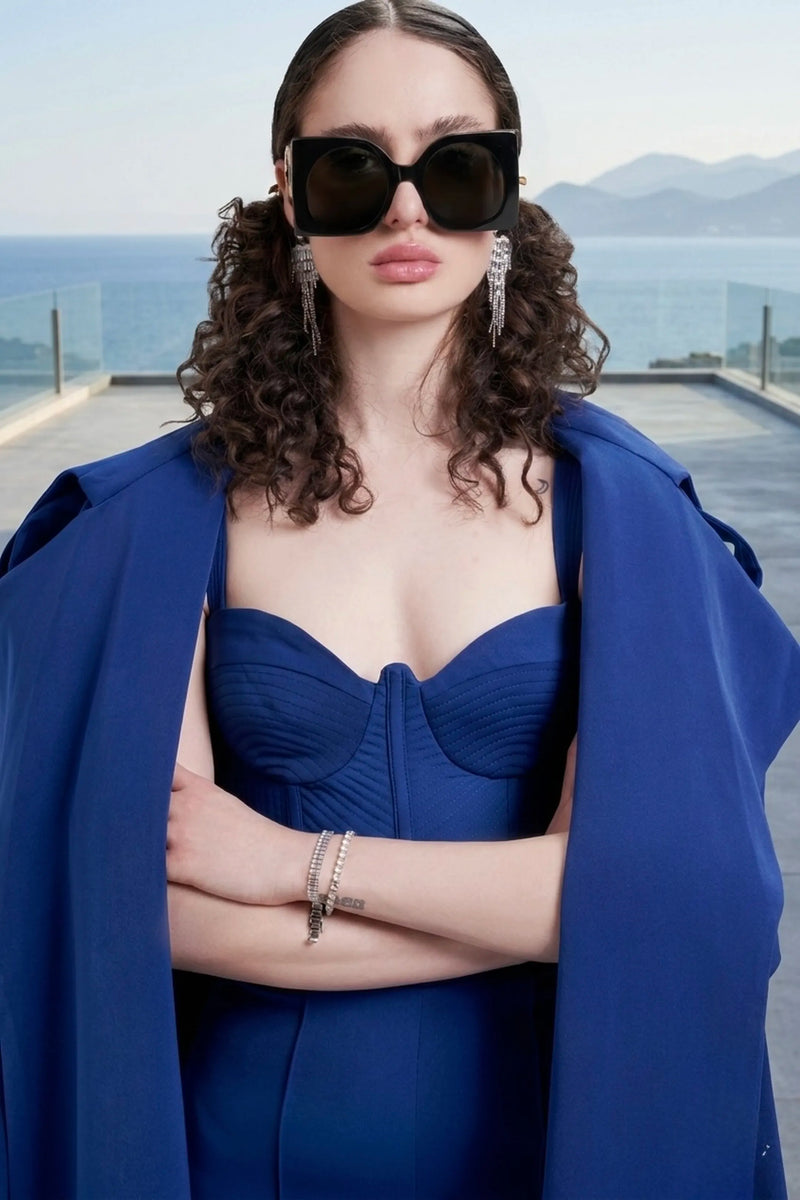 Trench coat in cobalt